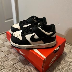 Toddler Nike dunk lows, 5c worn once. Like new.